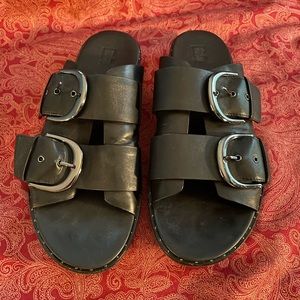 Fitflop big buckle sandals